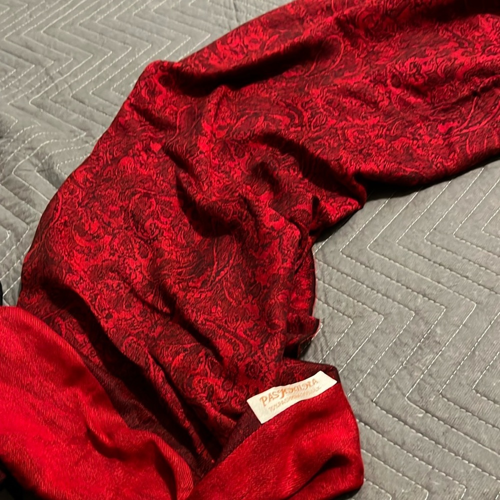 Paskmina red and black scarf 70percent pashmina 30 silk